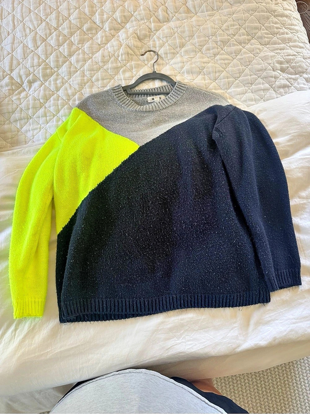 Color Block Crewneck Sweater in Black & Green used good condition